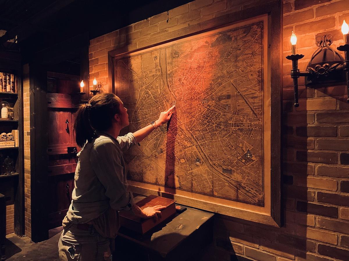 Escape rooms and puzzle games